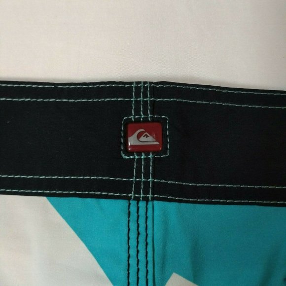 Quick Silver Size 32 Green Yellow Blue Board Shorts - Picture 3 of 12
